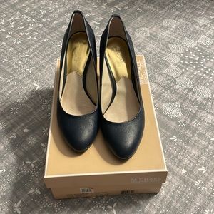 MK almond toe navy leather pump